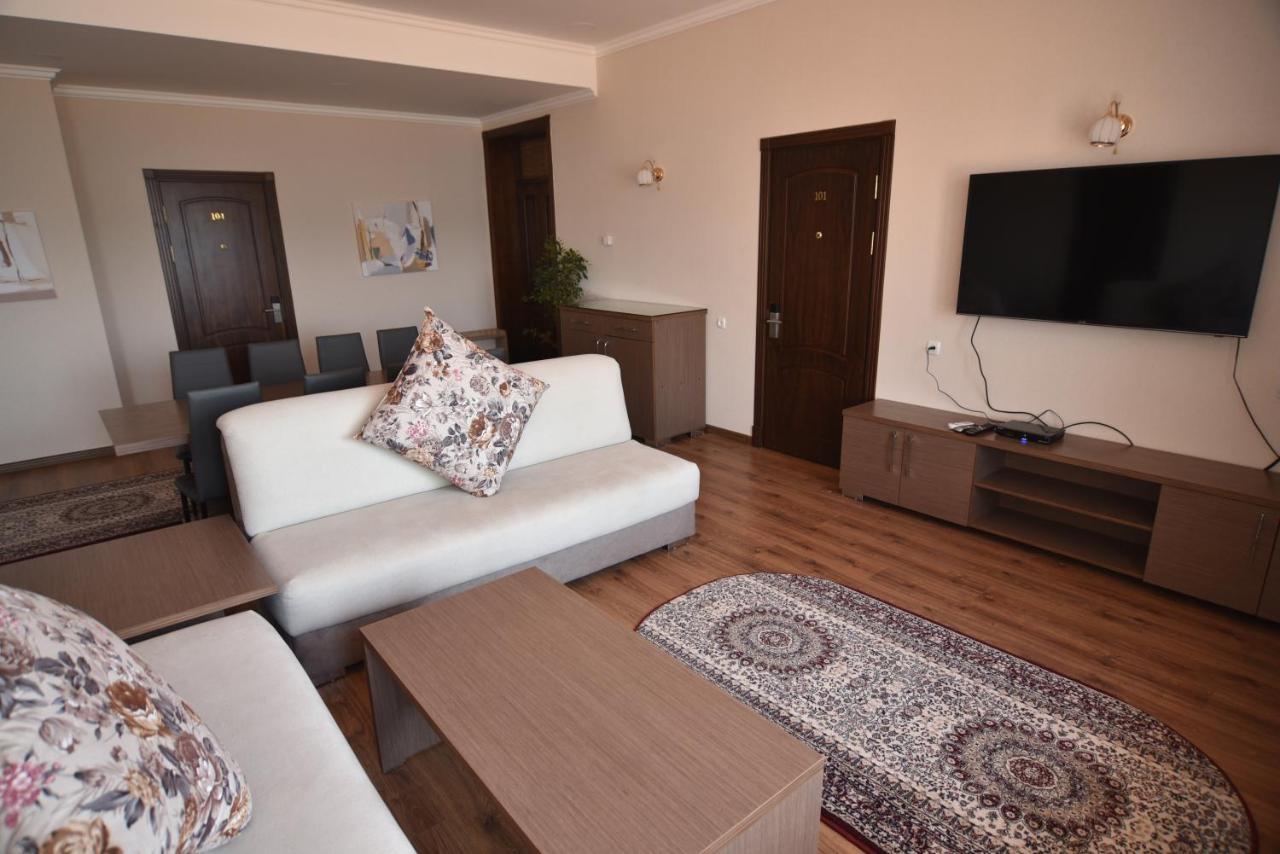 B&B Lake House Hotel Yusufkhona Exteriér fotografie